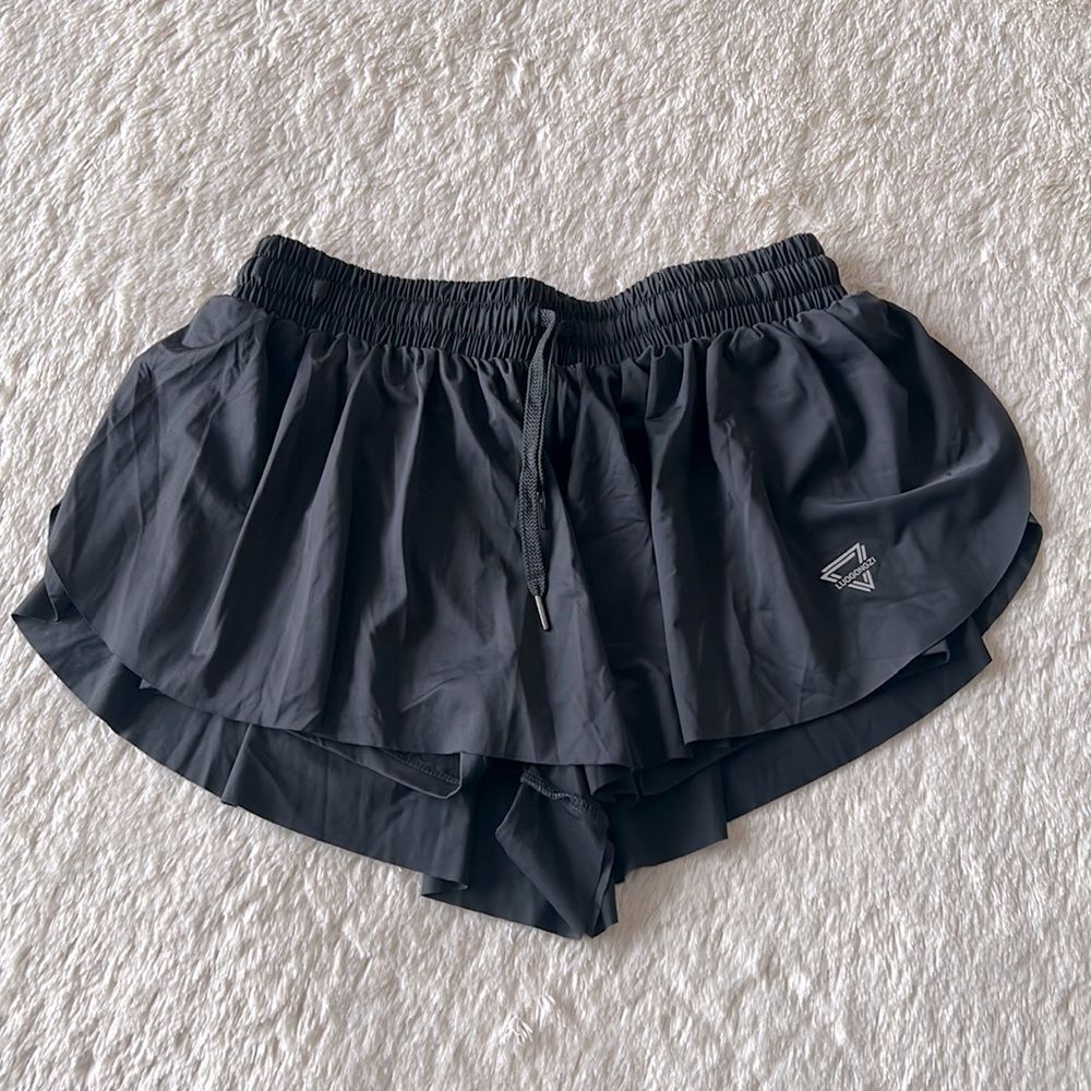 Sporty black activewear skort size large